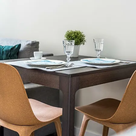 Center By Urban Rent *