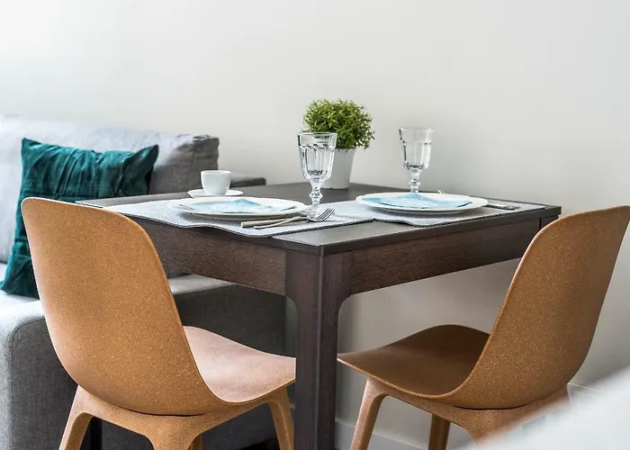 Center By Urban Rent *